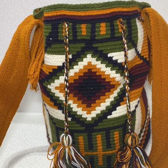 Authentic Wayuu mochila - Picture 2 of 3